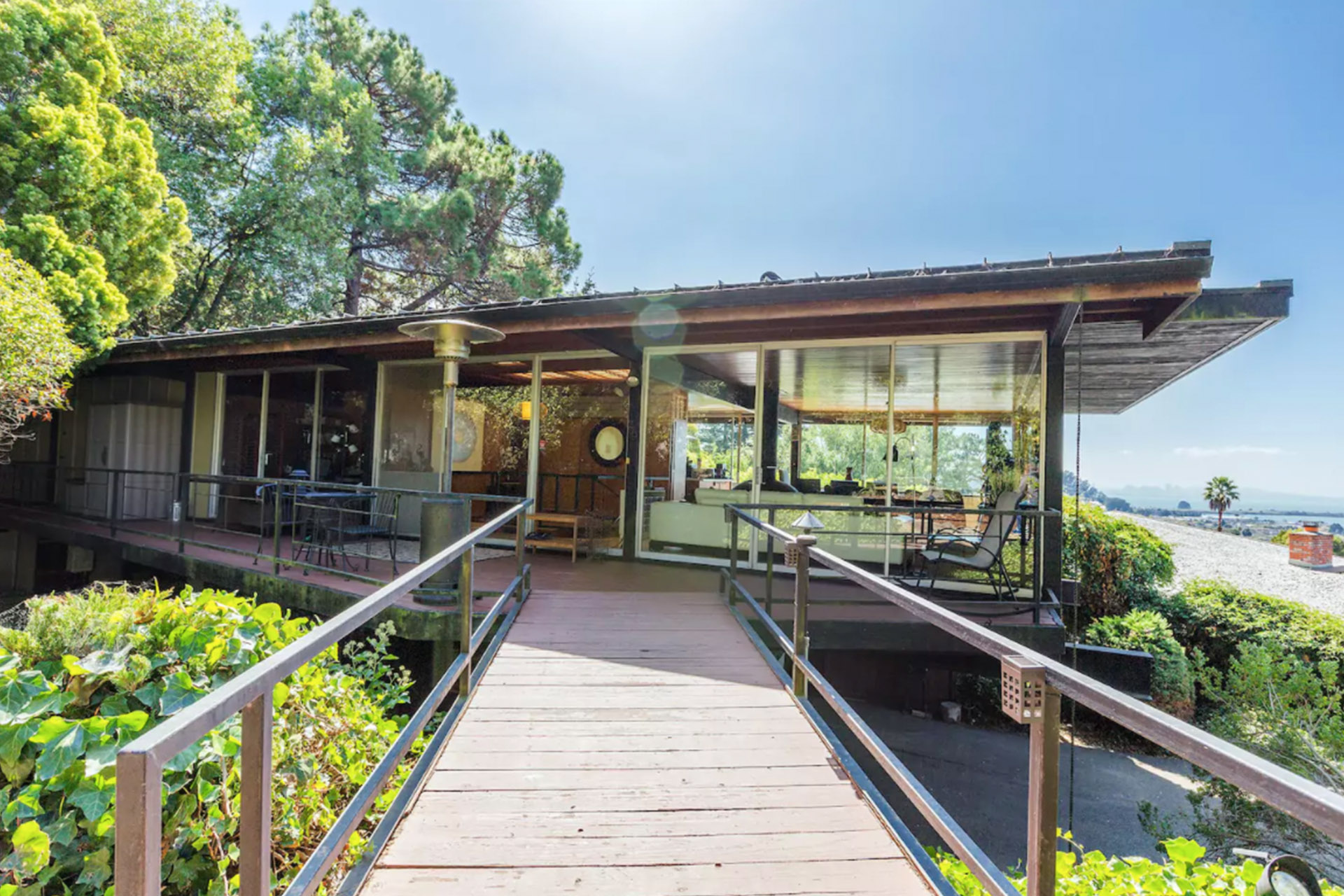12 More Mid-Century Airbnb Rentals on the West Coast!